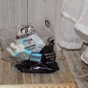 INCERDIABLES 2 McDonalds Toy Unopen Package CAKE TOPPER